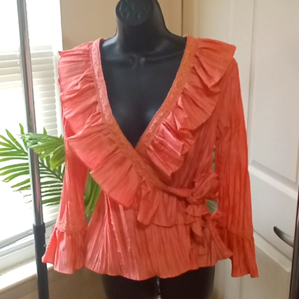 Beautiful Blouse - Picture 2 of 4